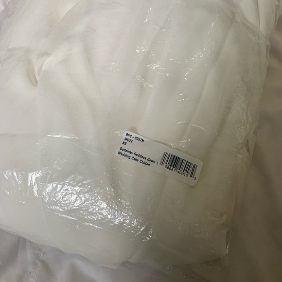 Show Me Your Mumu Godshaw Goddess Gown
Wedding Cake Chiffon Size: XS NWT - Picture 4 of 6